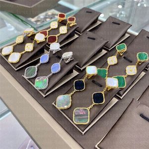 Três Flores 4/Quatro Folhas Trevo Charm Stud Brincos Atrás Madrepérola Prata Banhado a Ouro 18K Ágata para MulheresMeninas Dia dos Namorados Dia das Mães Joias de Casamento Presentes