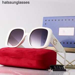 2022 Novos óculos de sol grandes óculos de sol Moda feminina Fashion's Olhe Sunglasses Straight Dois para um