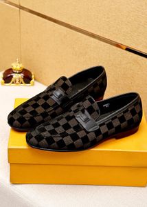 Marca de luxo Oxfords Dress Casual Mens Sapatos de lazer Slip-On Paris Polish Leather Shoe Tamanho 38-45