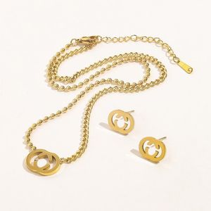 Роскошные серьги ожерелья наборы ювелирных изделий для женщин Viviene Westwood Double Letters Sarring Ожерелье Женщина канал титановый сталь 18 -километров