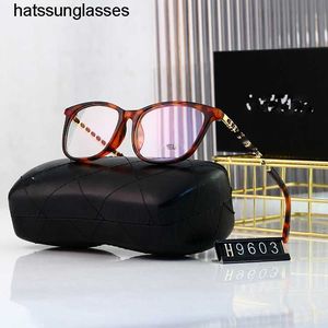 2022 Yeni Zincir Kare Güneş Gözlüğü Düz Hafif Gözlükler Küçük Tütsü Sokak Fotoğraf Gözlükleri Kare Kadın Gözlükleri Bir İçin İki