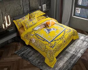 Varumärkes sängkläder sätter lyx som kör häst satin broderi egyptisk bomullsdäck täcke säng linne monterade ark kuddvakor sängkläder kung queen size size