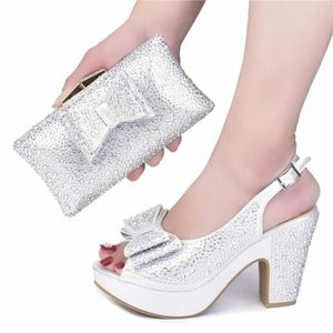 Scarpe eleganti Doershow Bellissimo stile italiano con borse abbinate Donne africane e set per sandali estivi per feste di ballo! HFG1-10