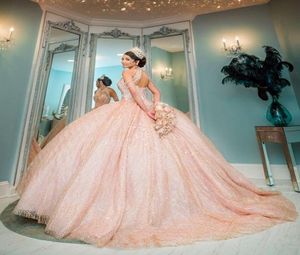 2022 Sexy Bling Rose Gold Pink Sequined Lace Quinceanera Dresses Cuello alto Crystal Beading Off Shoulder Ball Gown Vestidos De Dres5560158
