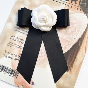 Brooches Fabric Camellia Flower Brooch Velvet Bow Tie Ladies College Style Shirt Collar Pins Vintage Wedding Party For Women