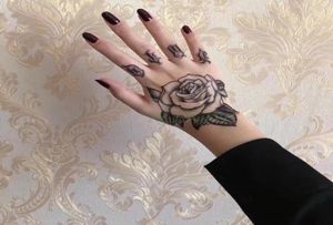 10 teile/los Wasserdicht Temporäre Tätowierung Aufkleber Blume Rose Gefälschte Tatto Flash Tatoo Hand Arm Fuß Zurück Tato Körper Kunst für mädchen Frauen M1571285