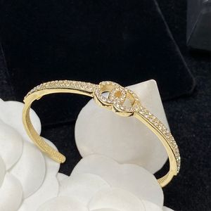 Pulseiras de designer de marca de luxo pulseiras 18k jóias de ouro de 18k letras duplas designer gold diamond bangle bangle wedding noivado de noivado para mulheres