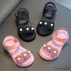 Sandaler Summer Little Girls Sandaler 2023 Ny Flower Simple Söta rosa gröna barn Sandaler Småbarn Baby Soft Casual School Barnskor R230529