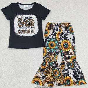 Commercio all'ingrosso Baby Girl Set Western Style Bambini Bambini Abiti Girasole Mucca Stampa Cute Toddler Girls Clothes Set di pantaloni a campana