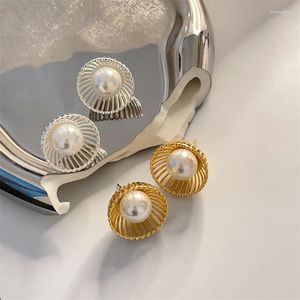 Studörhängen Design 925 Silver Needle French Elegant Pearl Light Luxury Hollow Petals Half Round Real Gold Electropated örhängen.