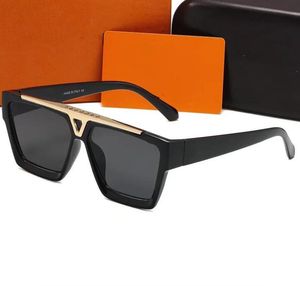 1502 Óculos de sol de designer de luxo para mulheres homens de copos polarizados Protectio Lunette Gafas de Sol Shades Goggle Beach Sun Small Frame Moda