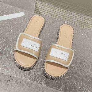 Chanelity High-quality Luxury Fashion Casual Slippers for Men and Women Multi-color Platform Wedge Sandals Beach Shoes Gyb