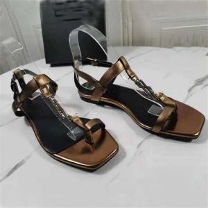 Kadın Sandal Tasarımcı Sandalet Metal Y Düz Topuk Gerçek Deri Ayakkabı 35-42