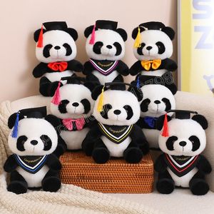 26 cm söt Doctor Panda Plush Toys Kawaii Panda Bears med doktorandhatt Plushie Doll fylld Animal Toy Kids Graduation Gift
