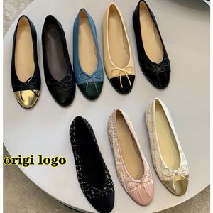 Designerklänning Cowhide Letter Leather Loafer Bow Ballet Dance Shoes Fashion Women Black Flat Boat Shoe Lady Trample Lazy Loafers 2024