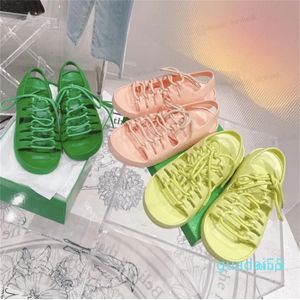 Tasarımcı Sandalet İlkbahar ve Yaz Roman Strappy Top Jelly Sandallar Nefes Alabilir Kolay Basit Su geçirmez Slip Olmayan Bayanlar Sandal Boyutu 35-40