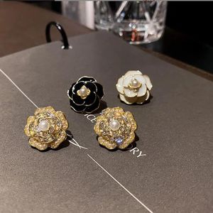 Elegant Popular Camellia Ear Studs S925 Diamond Stud örhängen Klassisk stil Vackra örhängen Kvinnor Bröllop smycken högkvalitativ gåva 3 färgval