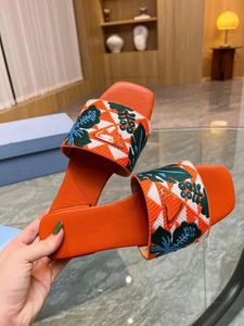 Terlik Lüks Tasarımcı Sandal İşlemeli Kumaş Slaytlar Terlik Siyah Bej Çok Molor Nakış Menes Kadın Ev Flip Flops Günlük Sandalet Yaz 35-42