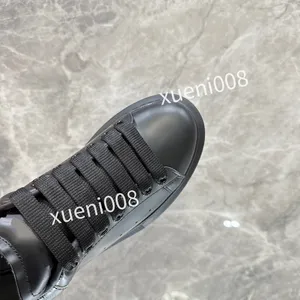 top Fashion mens quality Casual shoes designer leather lace-up sneaker Running Trainers Letters Flat Printed sneakers2023