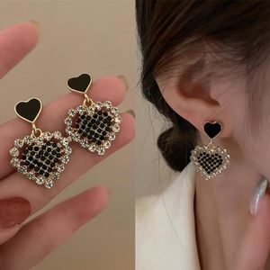 Elegant Trendy Heart Earring Women Classic Black White Stud Earrings Female Fashion Earrings Female Jewelry