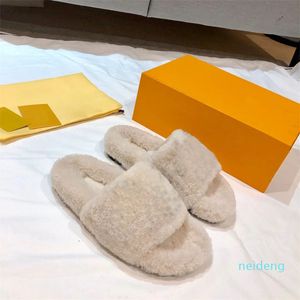 Design Slippers Women Women Winter Shearling Bom Bom Dia Mula Flat Sandal Ladies Slide Slide Treaded Rubber Solas Tamanho 35-42