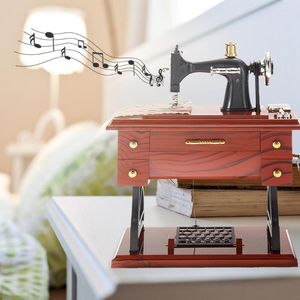 Dekoratif Figürinler Dikiş Makinesi Graved Müzik Kutusu Hafif Vintage Müzik Partisi Props Hatıra için Mini Süsler