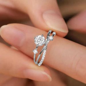 バンドリングHuitan Trendy Women Rings 2023新しい結婚式のアクセサリー眩しいCubic Zirconia Temalant Elegant Memaly Engagement Jewelry AA230529