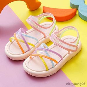 Сандалии 2023 Новые сандалии New Girls Summer Net Red Children's Soft Sole Open Toect Crystal Crystal Little Girl Beach Sandals R230529