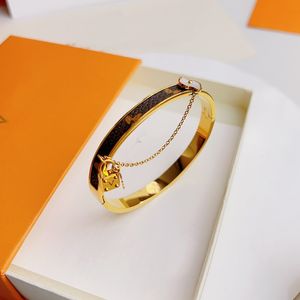 Designer Top Bracelet gold bracelet for women Luxury men Bracelet Generous display of temperament Bracelet Fashion Jewelry Gift Holiday Birthday Gift XZ55210
