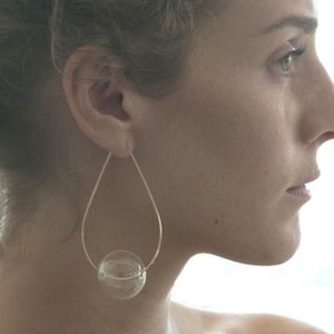 Brincos de bola de vidro transparente de vidro transparente de água de água grande para mulheres 2023 Exclusivo Bolhas de arame simples Earings Presente para ela