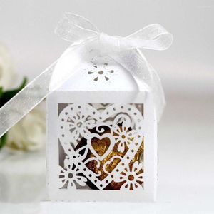 Embrulho de presente 50pcs aniversário de noiva doce pequeno chá de bebê chocolates paper branco com fitas convidadas caixas de casamento esculpidas