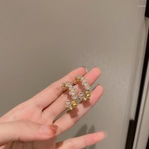 Kolczyki stadniskie Modna szmaragdowa CZ w kształcie litery C dla kobiet prezenty hurtowa kryształowa cena biżuterii