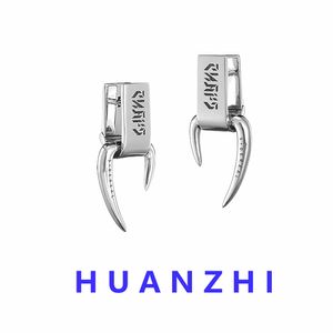 Huanzhi 2022 New Hip Hop Cool Horns shilk Color Color Triangle Thorns Small StudEarrings Unisex Ear Y2K Jewelry