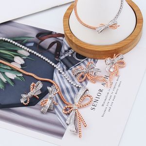 Silver Gold Cross Bow Fine Chain Diamond Pendants Långa halsband för kvinnor Trendiga Set Luxury Designer Jewelry Party Christmas Wedding Gifts Girls Engagement Cool