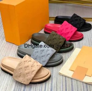 Slippare varumärke kvinnor lyxiga sandaler pool kudde bekväm plattform kvinnors äkta läder sommarskor qiuti17