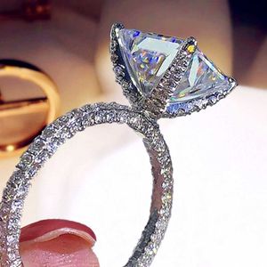 バンドリングHuitan Eternity Wedding Engagement Bands Rings Women AAA White Princess Cut Cubic Zirconia Ring Simple Classic Jewelry AA230530
