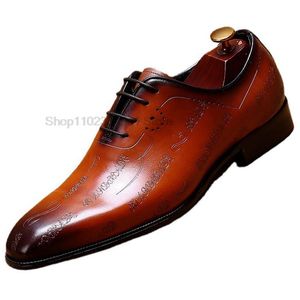 Taglia dalla 38 alla 46 Scarpe oxford da uomo intagliate in vera pelle di vitello Luxury Brand Lace Up Business Office Brogue Dress Shoes For Men