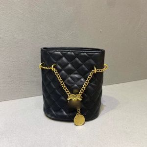 Bolsa de balde Chanei sacos de bolsas de couro genuíno Hangbag para mulheres Bagss Corrente de metal de saco de ombro com botão de logotipo 18*21*11cm