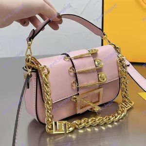 Designer Mini Satchel Women Brosch Baguette Shoulder Bag Fashion Classic Baguettes Handväskor Kvinna Big Chain Strap Luxurys väskor D2305303F