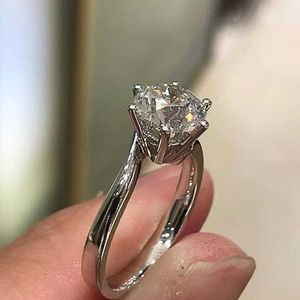 Кольца Band Rings Huitan Luxury Solitaire Band Ring Women For Engagement Wedding Party Simple Elegant Cz Silver Crown New Fashion Jewelry AA230530