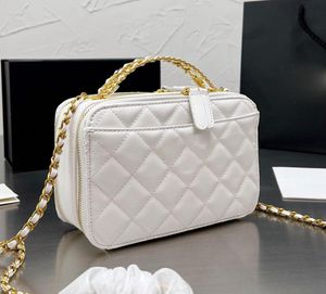 Mini zip Designer Cosmetic Facs Solid Caviar Crossbody Facs Classic Hand Handbags Goldtone Metal Chain Diamond Luxury B2674684