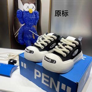 Белый олень Yu Yan Tome Ugly and Mitue Big Head Shoes 2023 Летняя новая открытая улыбка Толстая подошва поднятая холст. Обувь 99