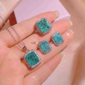 Stud 2022 Ny trend Araiba Emerald och Diamond Set of Three Pendant Chain Necklace Earring Ring for Women Wedding Present Party Jewelry J230529 J230529