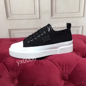 2023Brand Womens Men Fashion Sneaker أحذية غير رسمية مدربين أحذية من الجلد للتغيير الأحذية الرياضية في الهواء الطلق