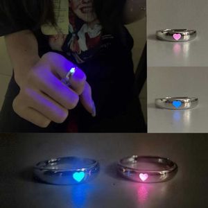 Fashion Metal Love Luminous Finger Ring For Women Men Glowing In Dark Heart Couple Wedding Bands Jewelry Gift Accessories