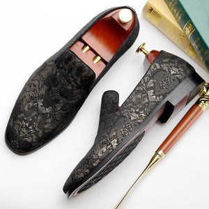 Designer de moda Spring Summer masculino mocassins de luxo para sentar sapatos casuais na marca de luxo de ouro preto sapatos de moda masculino para homens