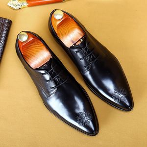 Homens artesanais Wingtip Oxford Sapatos Sapatos de couro genuíno Sapatos de vestido de couro de couro preto Classic Classic Business Formal Shoe Man