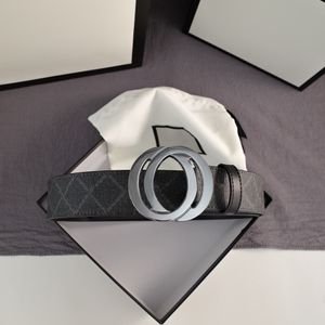 Cintura firmata Luxury Mens Cinture in vera pelle Pelle di mucca per uomo Donna Fibbia liscia Nastro d'oro Colore nero Lettere Plaid Fashion Design