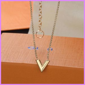 Classic Designer Pendant Charm Bracelets Gold Love V Necklace Plated Letter Simple Heart Luxury Lovers Chain Jewelry Sets