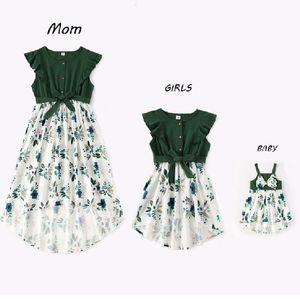 Family Matching Outfits Mother Daughter Macthing Dresses Family Set Flower Mom Mum Baby Mommy and Me Clothes Irregular Fashion Women Girls Summer Dress 230530